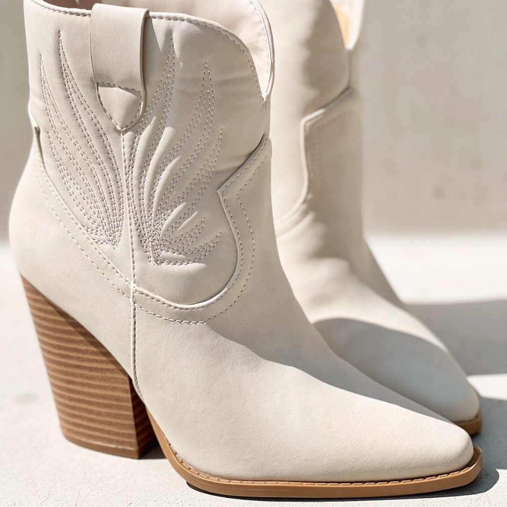 NEW Beige Distress Nubuck PU Western Cowboy Block Heel Ankle Booties Boots Shoe - Picture 10 of 12